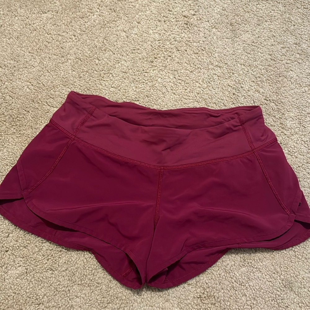 Lulu lemon low rise lined shorts 2.5“